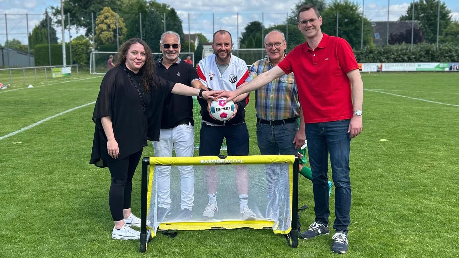 Großzügige Spende zur Förderung des Jugendfußballs
